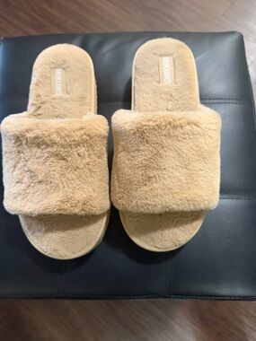 Faux Fur Slide Slippers - Tan